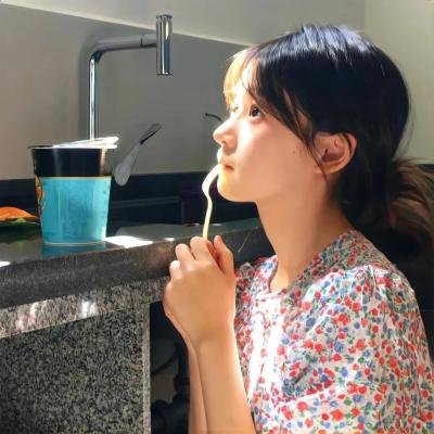 红色电波 海报